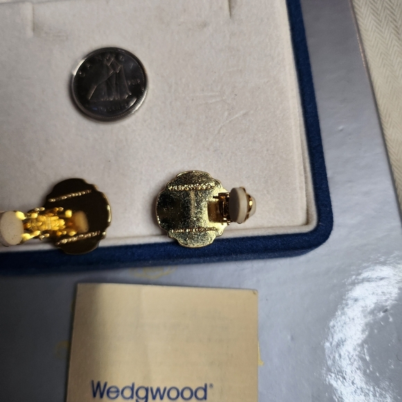 Vintage Wedgwood Blue Jasperware Clip On Earrings No/Box - Picture 4 of 8